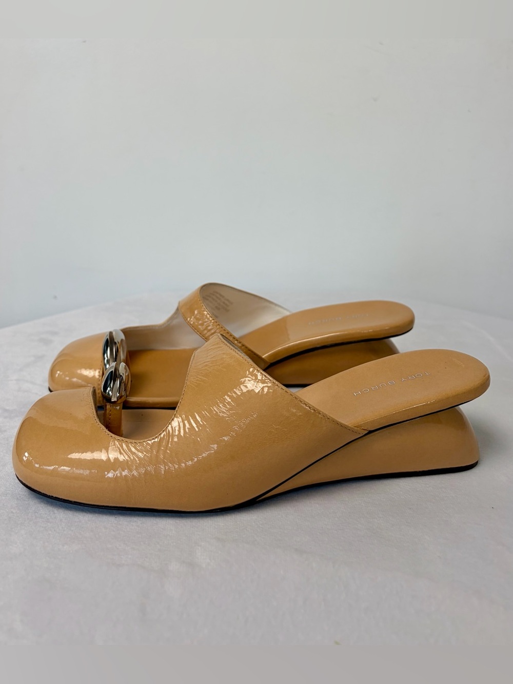 Tory Burch Pierced Mule Wedge, tan patent leather, silver, new in box, 6.5 - Picture 5 of 16